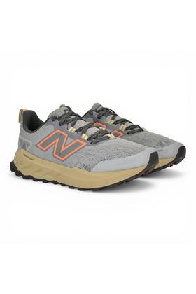 Sneaker uomo Nerw Balance Garo in tessuto tecnico colore grigio. NEW BALANCE | MGARO-9PA